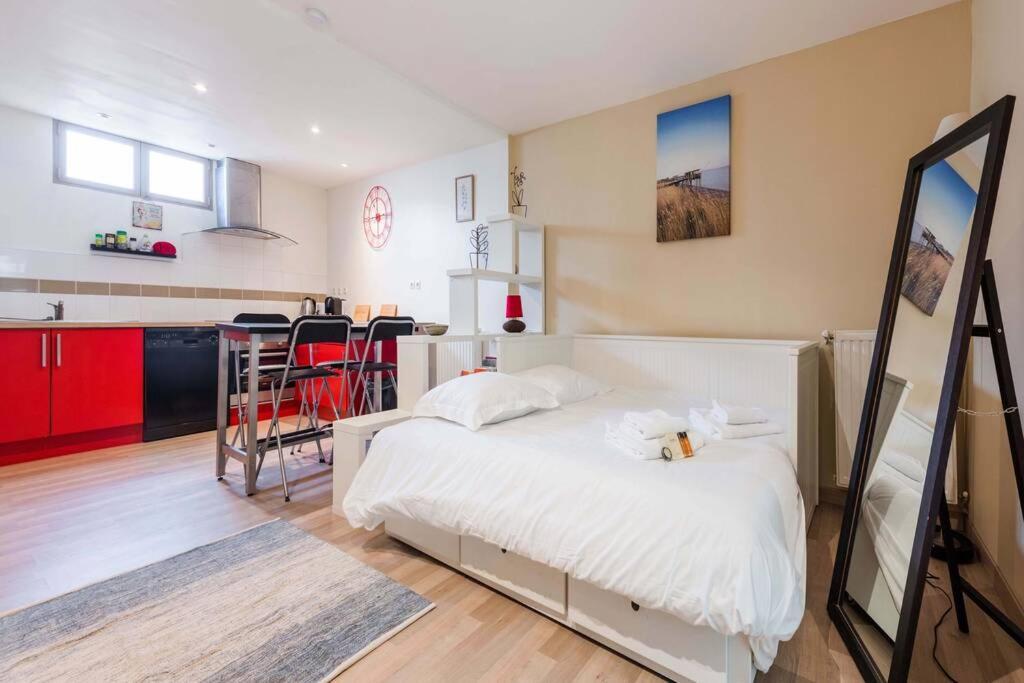 Studio Next To Bordeaux City Center With A Terrace Begles Bagian luar foto